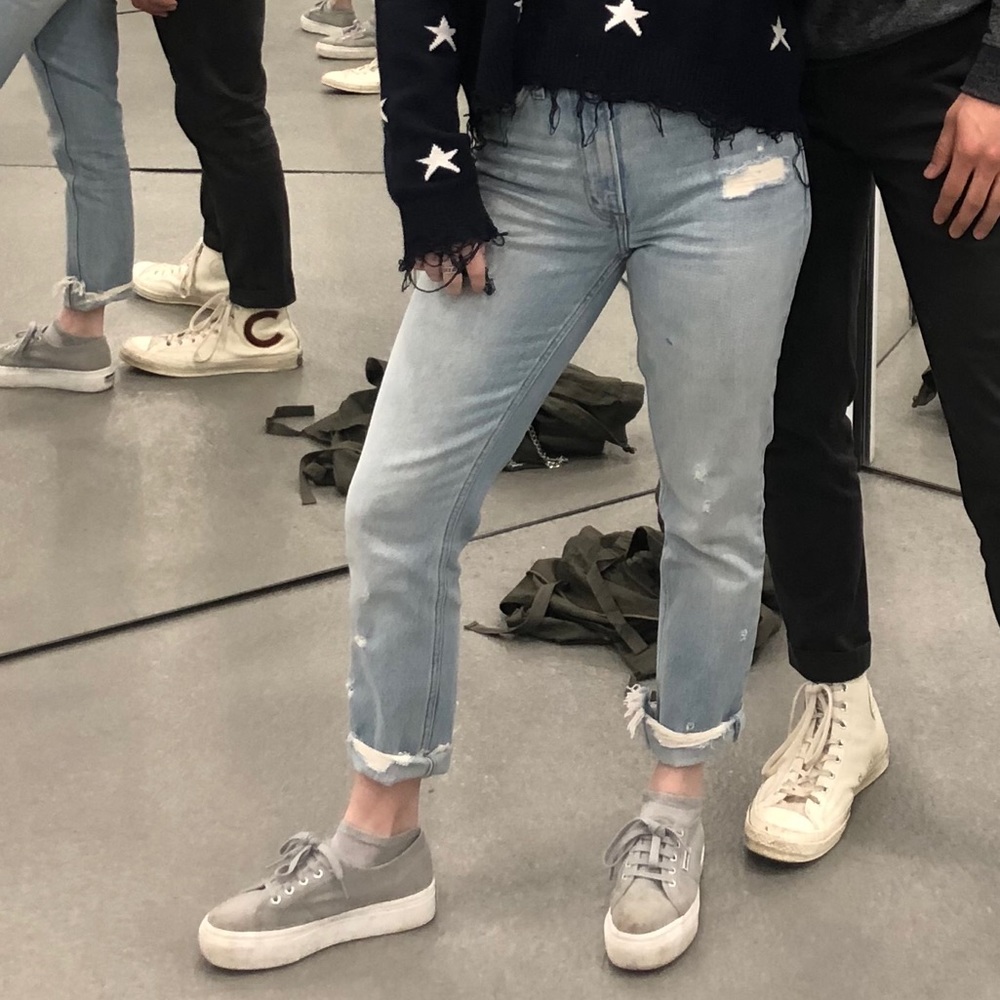 A&F High rise ripped mom jeans - light wash